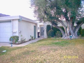 1902 Grand Bahama Dr E in Palm Springs, CA - Building Photo