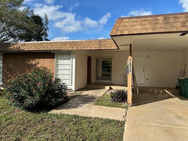 7013 NW 63rd Ct in Tamarac, FL - Foto de edificio - Building Photo