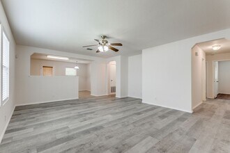 11823 Oak Water in San Antonio, TX - Building Photo - Building Photo