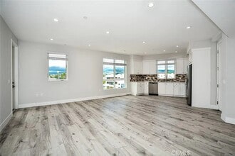 10718 Acama St in Los Angeles, CA - Building Photo - Building Photo
