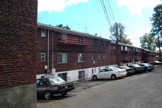 Oak Terrace in Hackensack, NJ - Foto de edificio - Building Photo