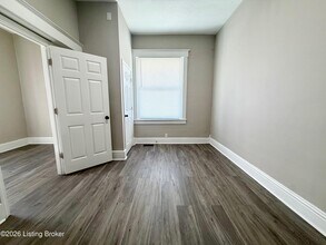 4207 W Market St in Louisville, KY - Building Photo - Building Photo