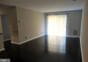 14807 Rydell Rd, Unit B1 in Centreville, VA - Building Photo - Building Photo