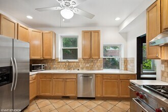 2741 Eastwood Ave in Evanston, IL - Building Photo - Building Photo