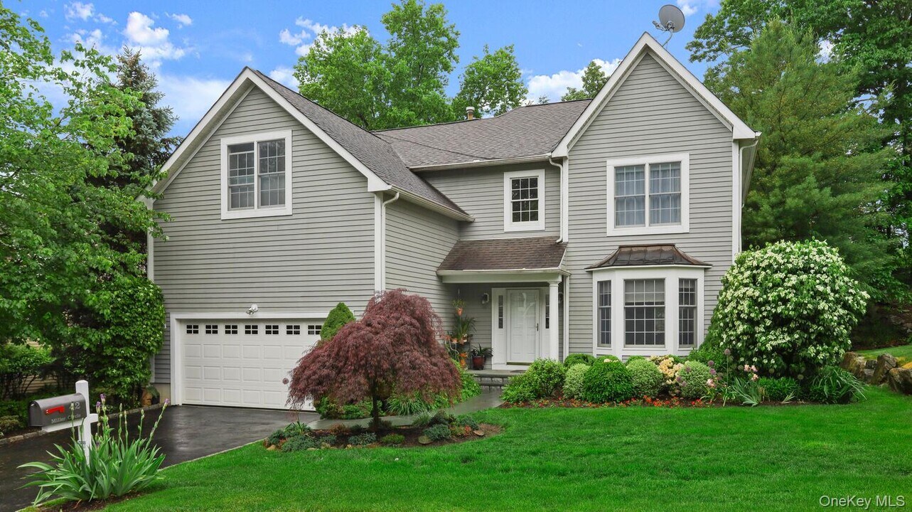 42 Miller Cir in Armonk, NY - Foto de edificio