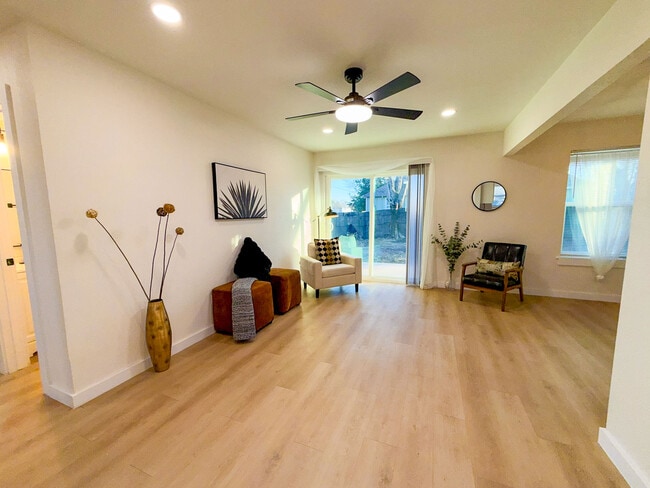 308 E Bourn St in Rockwall, TX - Foto de edificio - Building Photo