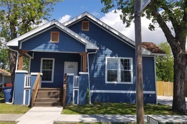 property at 407 S Main St
