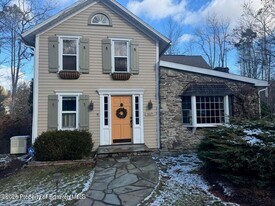 517 Clinton St in Waverly, PA - Building Photo