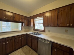 838 Sharpley Ave in Hampton, VA - Building Photo - Building Photo