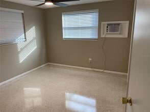 5333 Olive Ave in Sarasota, FL - Foto de edificio - Building Photo