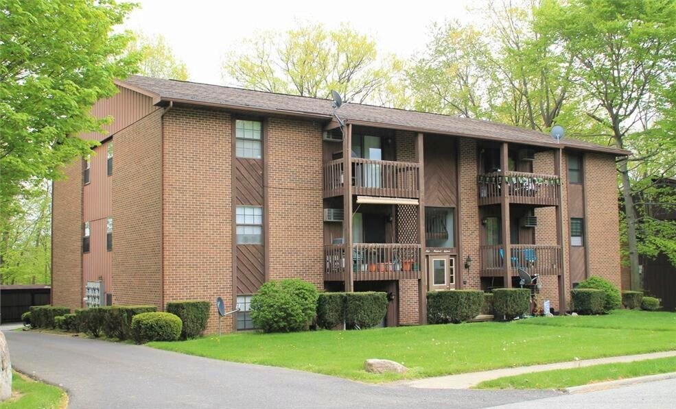 913 Brookfield Dr in Mansfield, OH - Building Photo