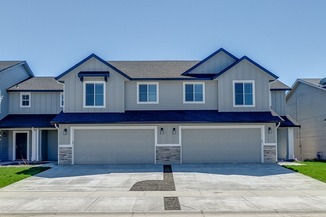 913 W Apple Pine St in Meridian, ID - Building Photo