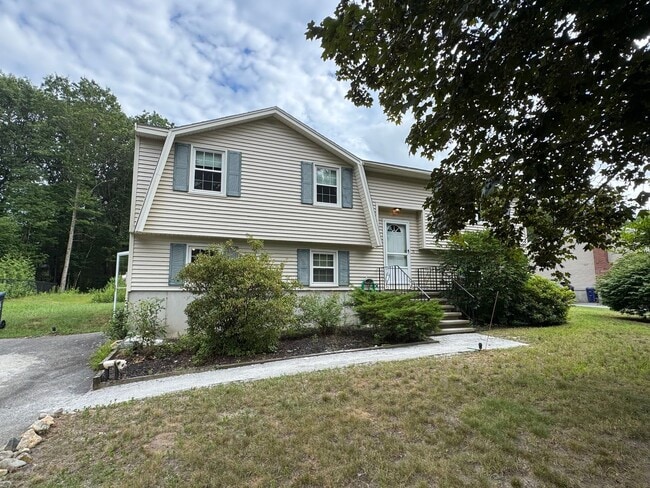 32 Blanchard Rd in Wilmington, MA - Building Photo - Building Photo