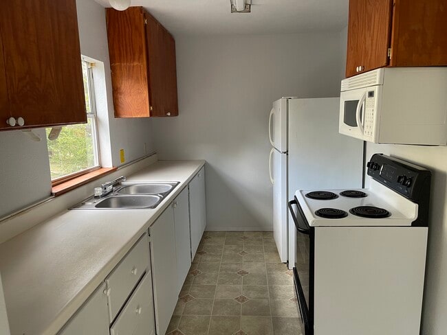 204 E Good St, Unit Upstairs