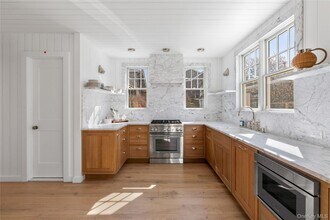 105 Clipper Way in Ocean Beach, NY - Building Photo - Building Photo
