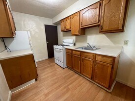 3424 Bates St in Pittsburgh, PA - Building Photo