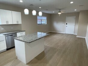 89 East St, Unit #A in Plainville, CT - Foto de edificio - Building Photo