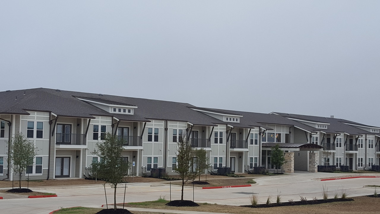 Liberty Manor - Active Senior 55+ in Liberty Hill, TX - Foto de edificio