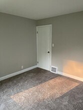 5025 Henry St in Garfield Heights, OH - Building Photo - Building Photo
