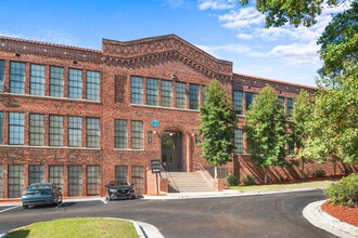 Crogman School Lofts in Atlanta, GA - Foto de edificio - Building Photo