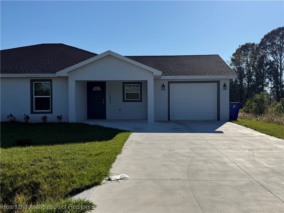 7012 San Bruno Dr in Sebring, FL - Building Photo