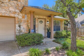 7301 Saralee Trail in Austin, TX - Building Photo - Building Photo