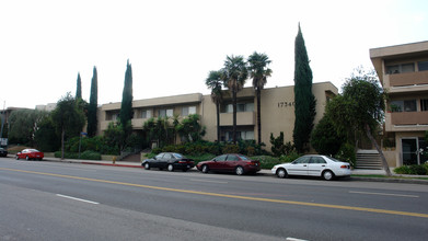 17340 Burbank Blvd in Encino, CA - Foto de edificio - Building Photo