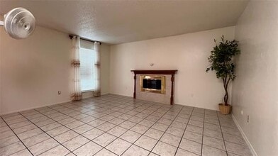 2721 Petersburg Dr in Arlington, TX - Building Photo - Building Photo