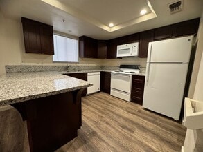 2nd Avenue Square in Chico, CA - Building Photo - Interior Photo