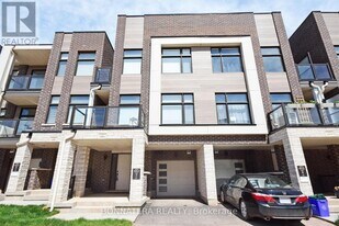 2461 Belt Ln in Oakville, ON - Building Photo