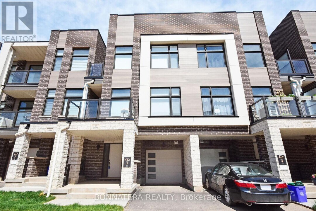 2461 Belt Ln in Oakville, ON - Building Photo