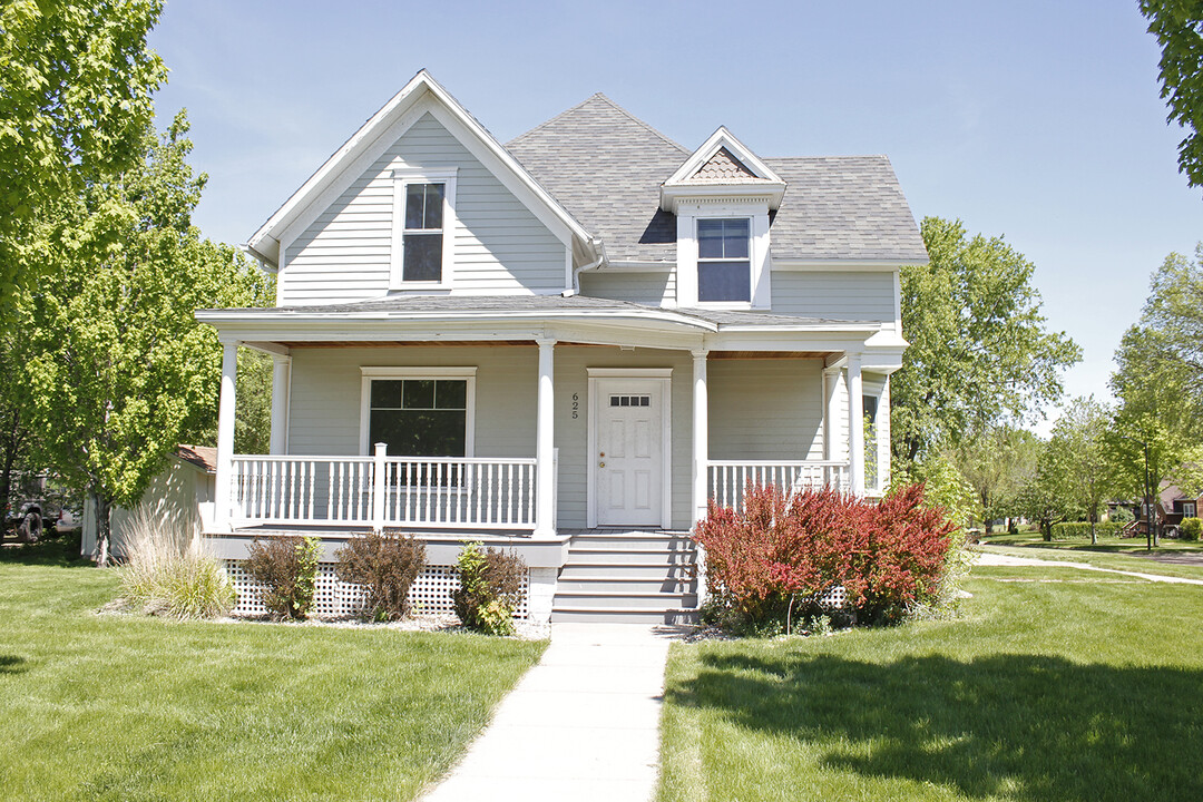 625 9th St in Brookings, SD - Building Photo