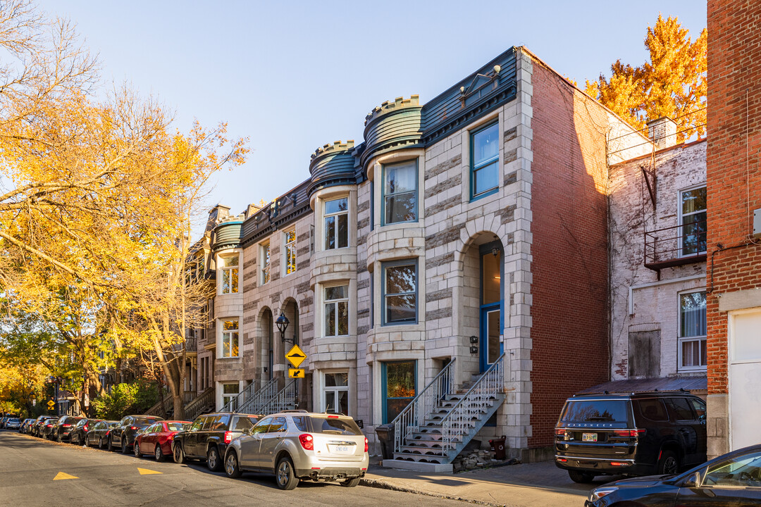 3421-3437 De Bullion Rue in Montréal, QC - Building Photo