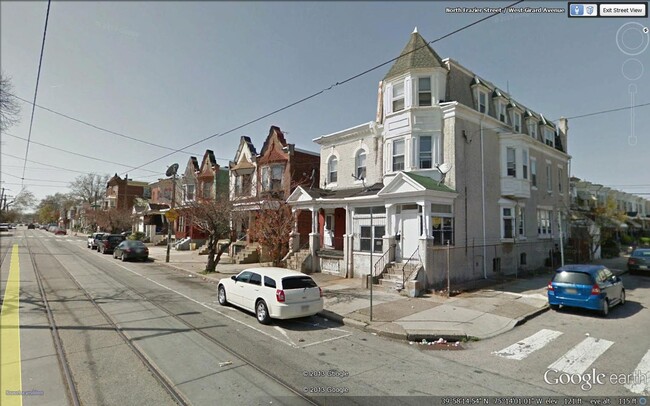 5617 W Girard Ave in Philadelphia, PA - Foto de edificio - Building Photo