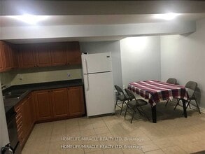 93 Whitehouse Cres in Brampton, ON - Building Photo - Building Photo