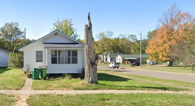 property at 220 N 4th St