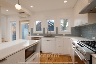 2315 N 56th St in Seattle, WA - Building Photo - Building Photo