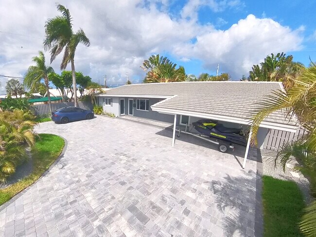 5942 NE 17th Rd in Fort Lauderdale, FL - Building Photo - Building Photo