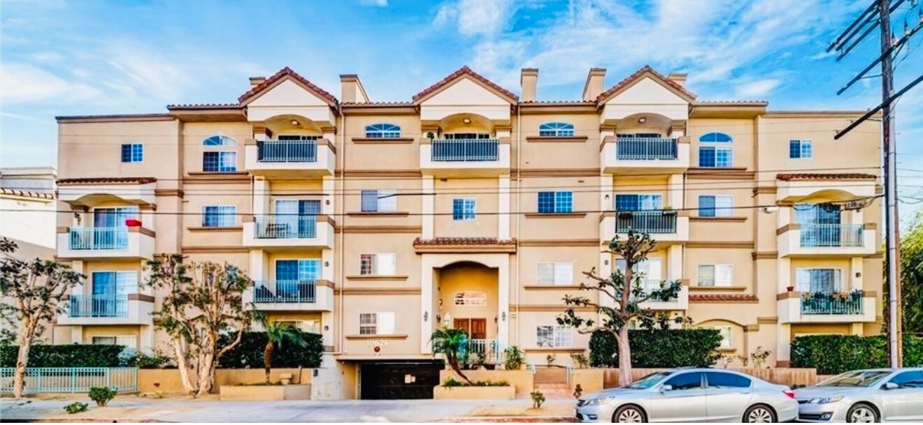 10626 Valley Spring Ln, Unit 108 in North Hollywood, CA - Building Photo
