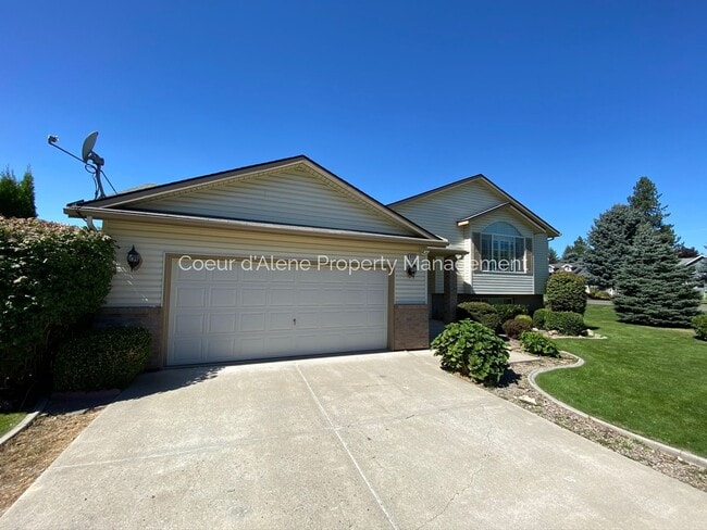 8715 N Rude St in Hayden, ID - Building Photo - Building Photo