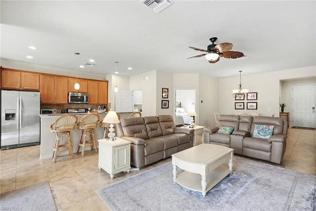 28011 Pisces Ln in Bonita Springs, FL - Foto de edificio - Building Photo