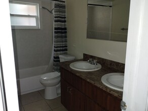 10817 Manchester Rd in Port Richey, FL - Building Photo - Building Photo