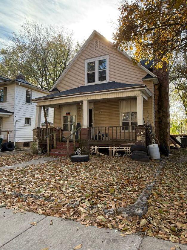 property at 989 W Packard St