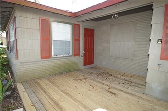 5564 Aspen St in Bellaire, TX - Building Photo - Building Photo
