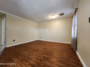 11 Lincoln Ave in Keansburg, NJ - Foto de edificio - Building Photo