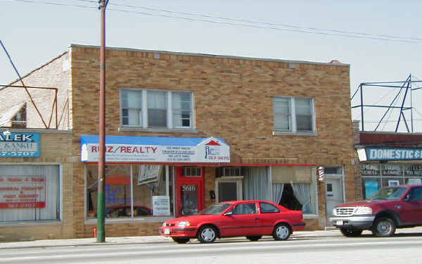 Ruiz Realty/barber Shop in Chicago, IL - Building Photo