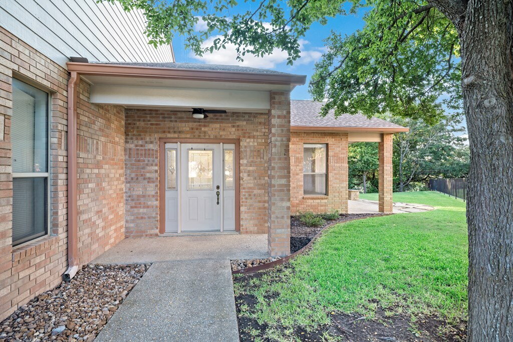 485 Summit Cir in Fredericksburg, TX - Building Photo