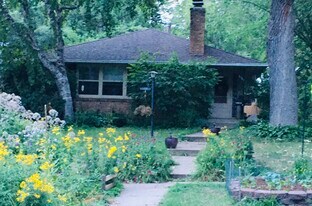 2381 Buford Ave, Unit Main in St. Paul, MN - Building Photo