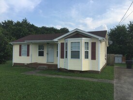 106 Grant Ave in Oak Grove, KY - Building Photo