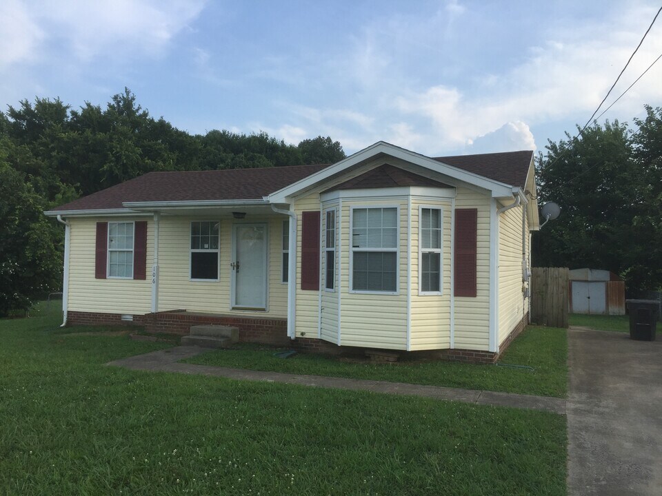 106 Grant Ave in Oak Grove, KY - Foto de edificio